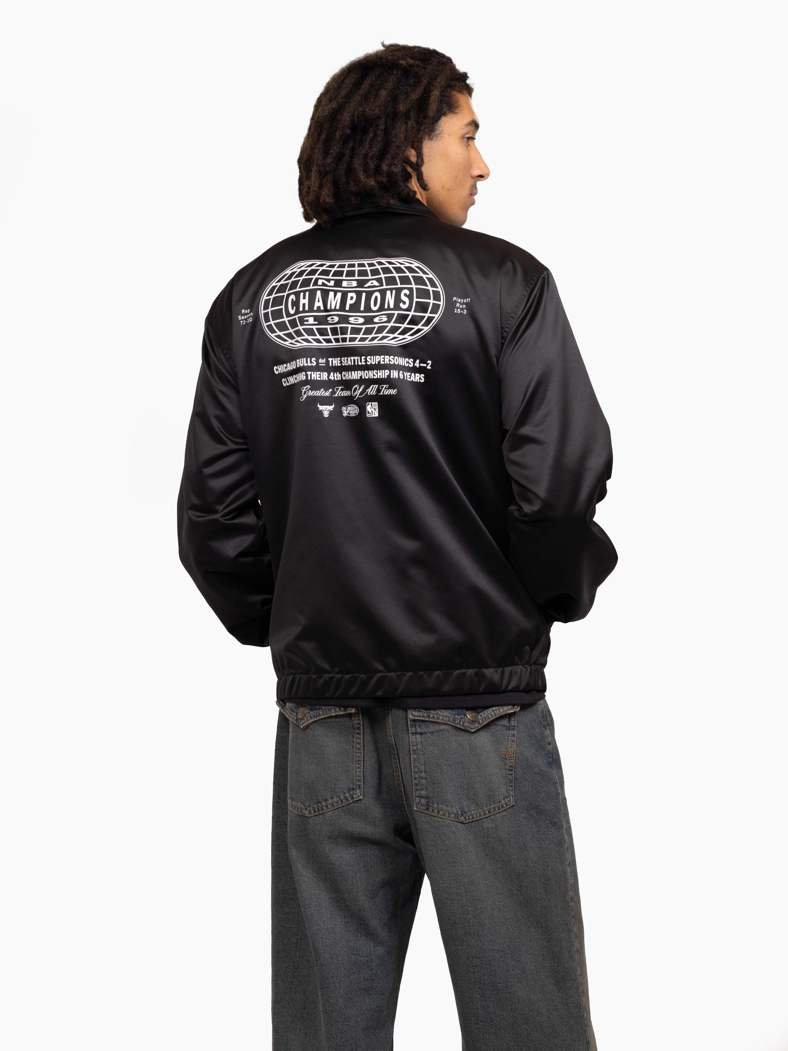 Chicago Bulls 4 In 6 Coach Satin Jacket - Image 3