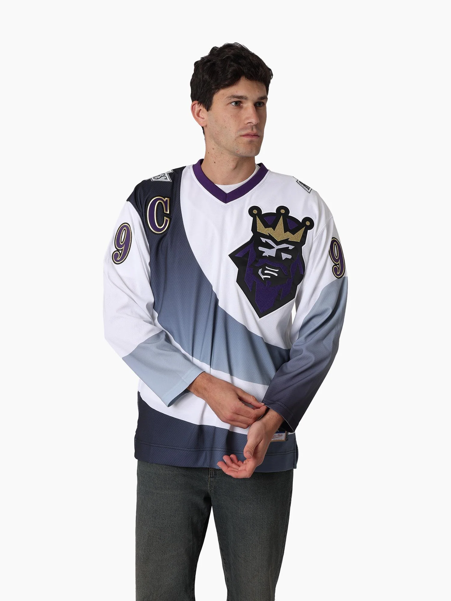Wayne Gretzky 1995-96 Los Angeles Kings Alternate Hockey Jersey - Image 3