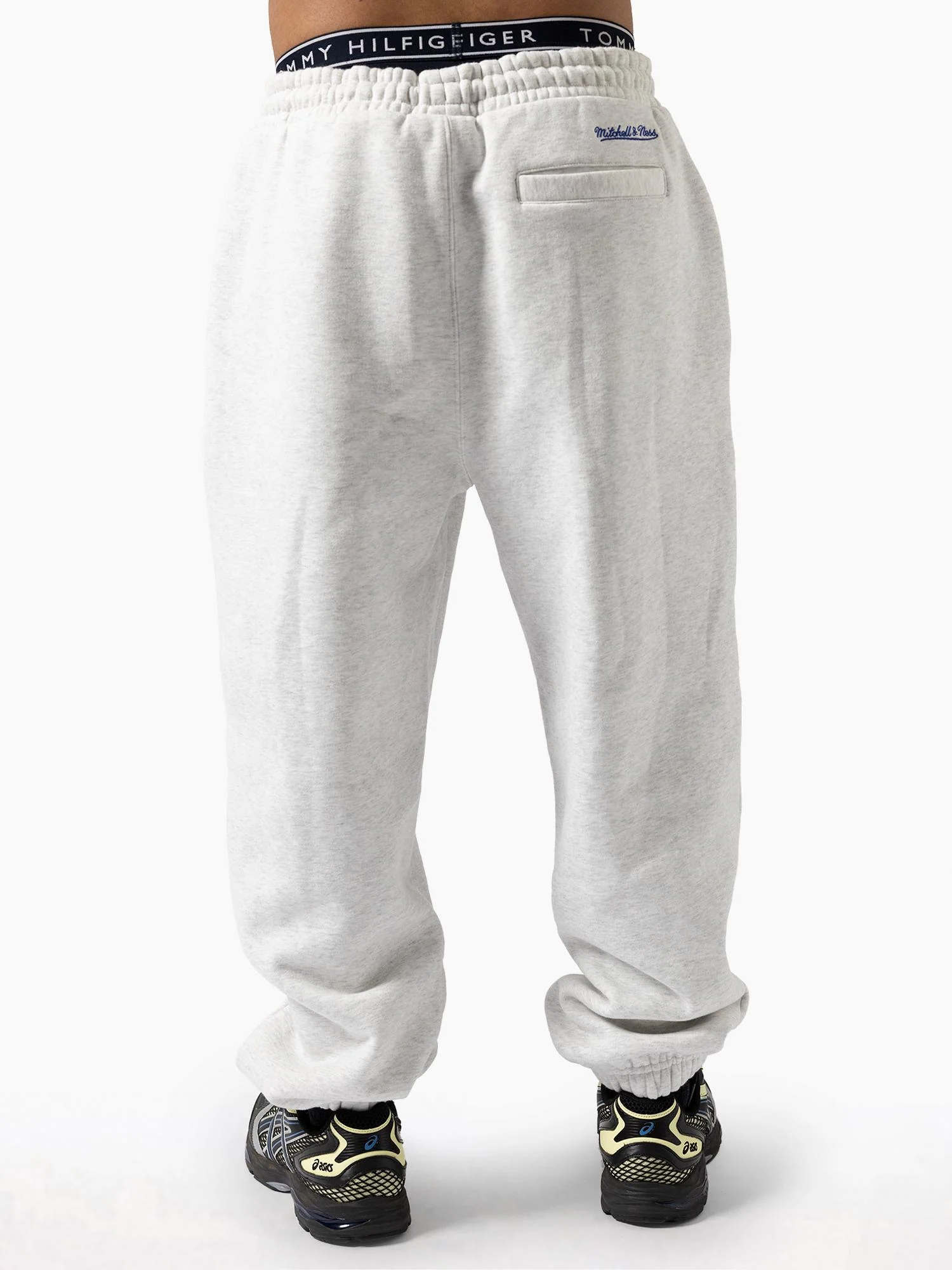 New York Knicks Arch Sweatpants - Image 4