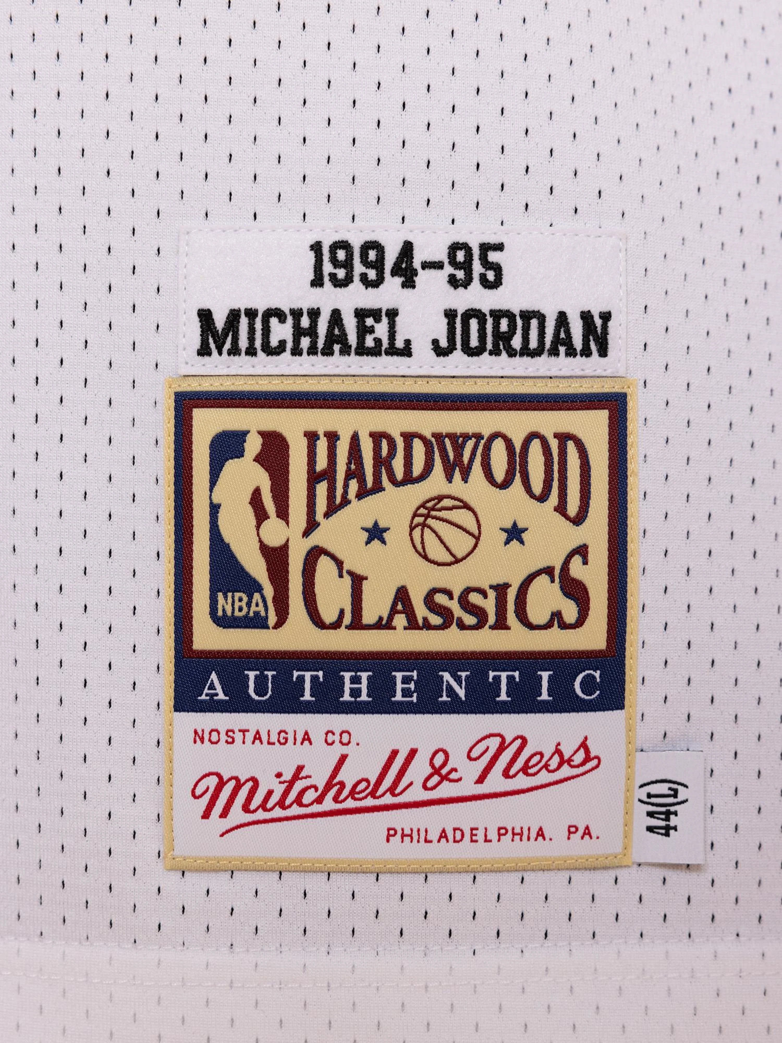 Michael Jordan 1994-95 Chicago Bulls Home Authentic Jersey - Image 4