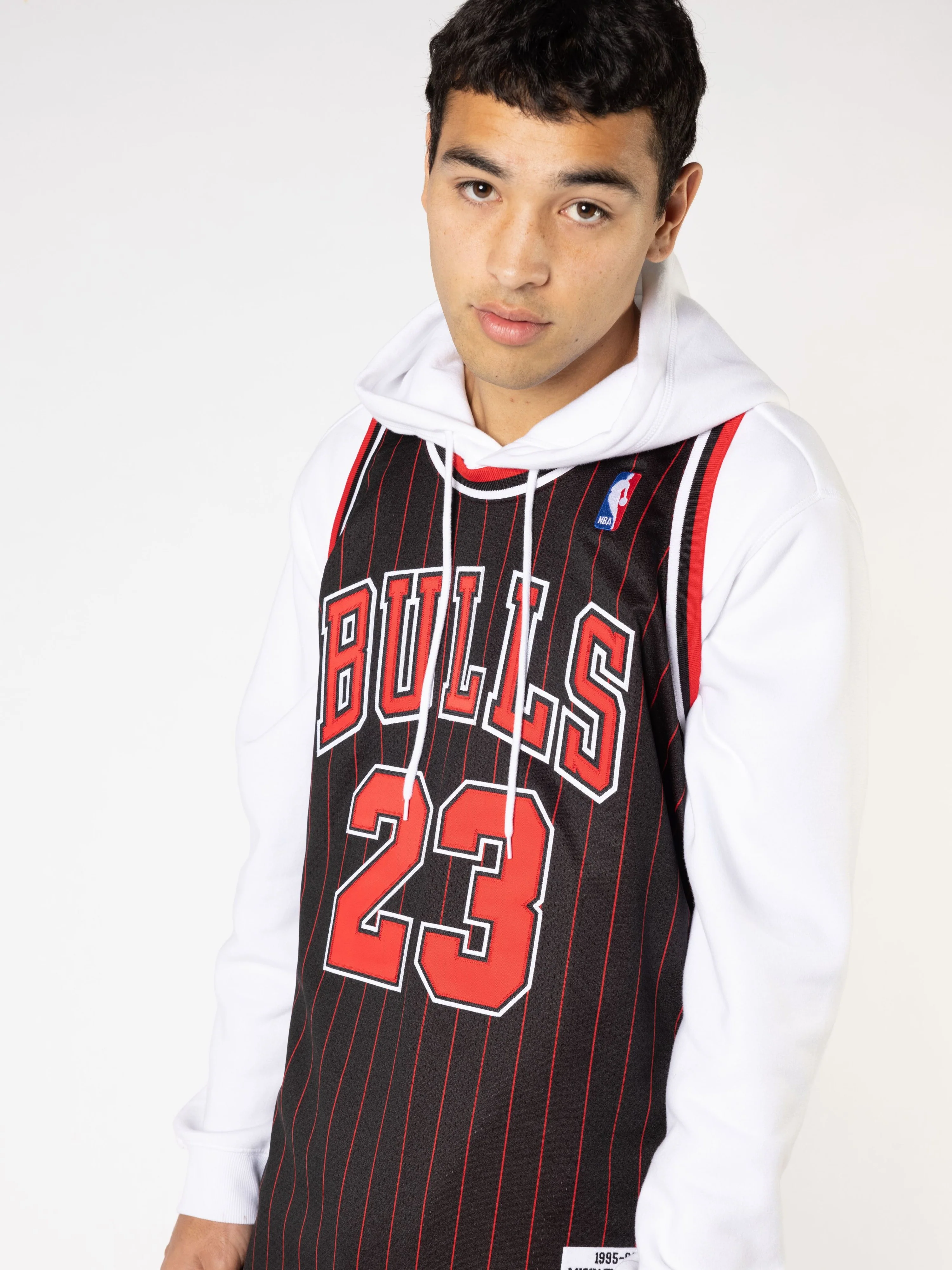 Michael Jordan 1995-96 Chicago Bulls Alternate Authentic Jersey - Image 3