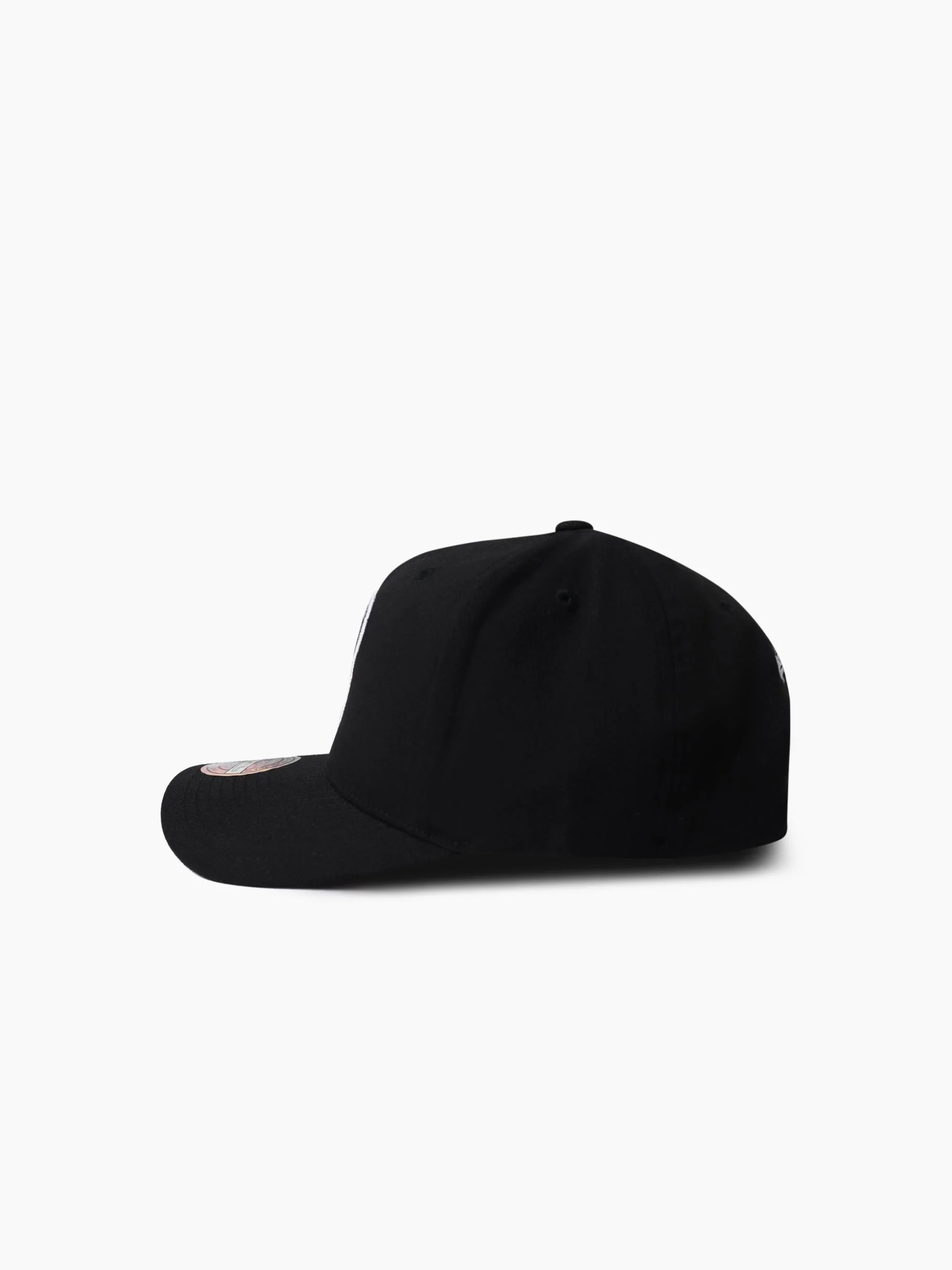 Milwaukee Bucks Black & White Flex 110 Snapback - Image 3