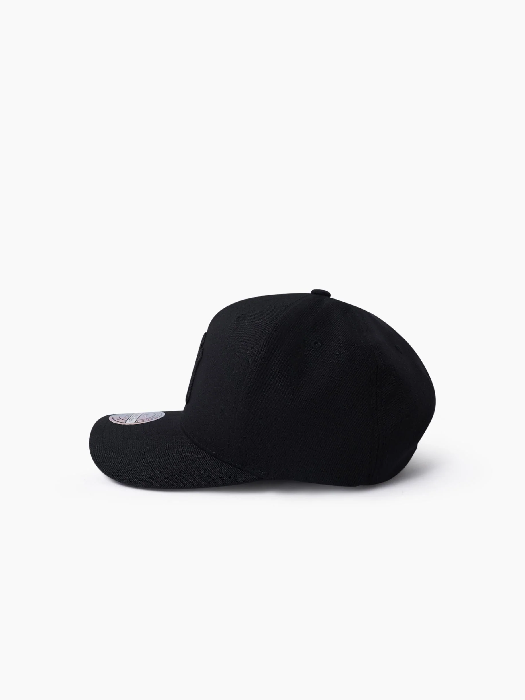 New York Yankees Black On Black Flex 110 Snapback - Image 3