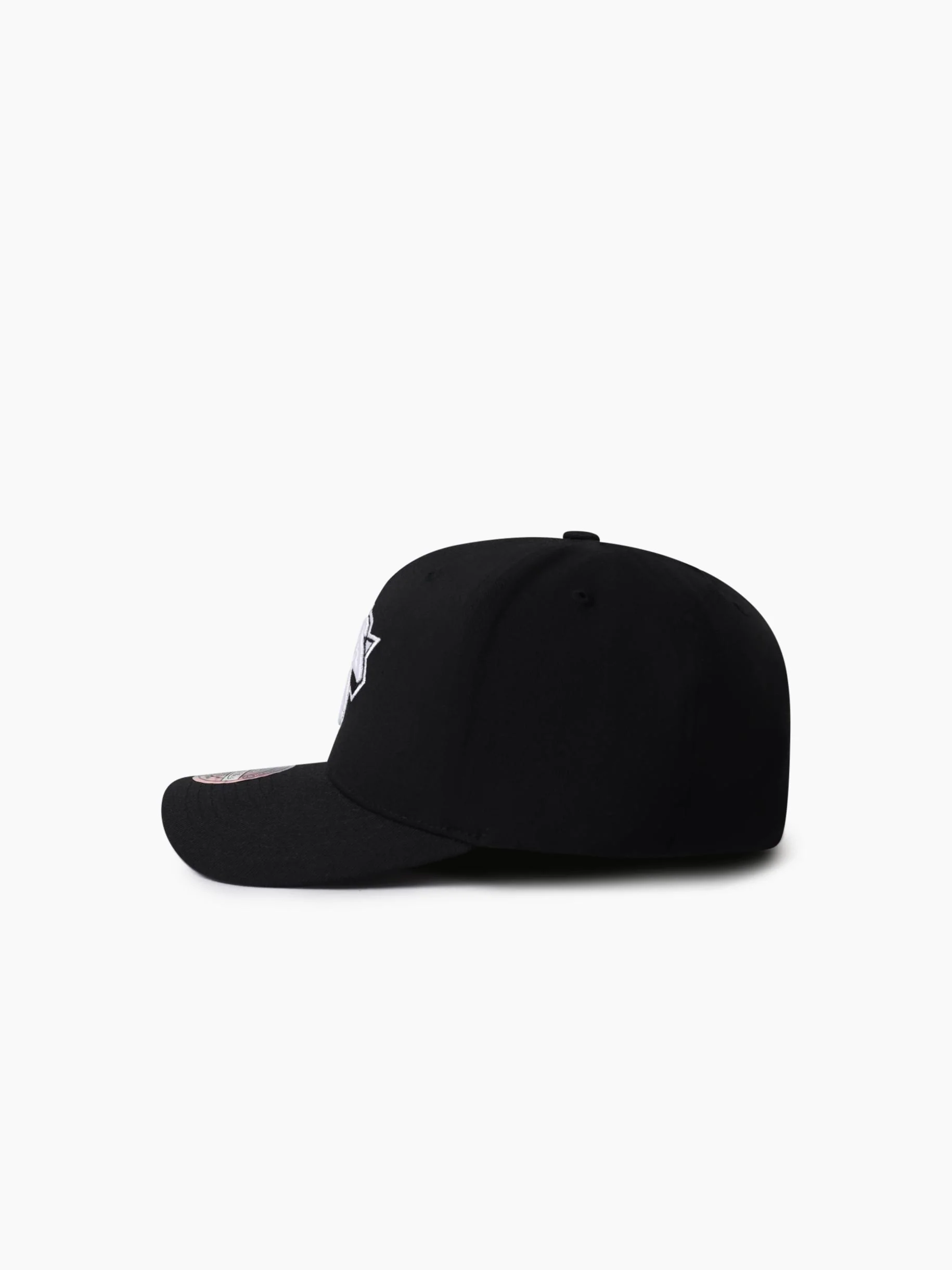 New York Knicks Black & White Flex 110 Snapback - Image 3