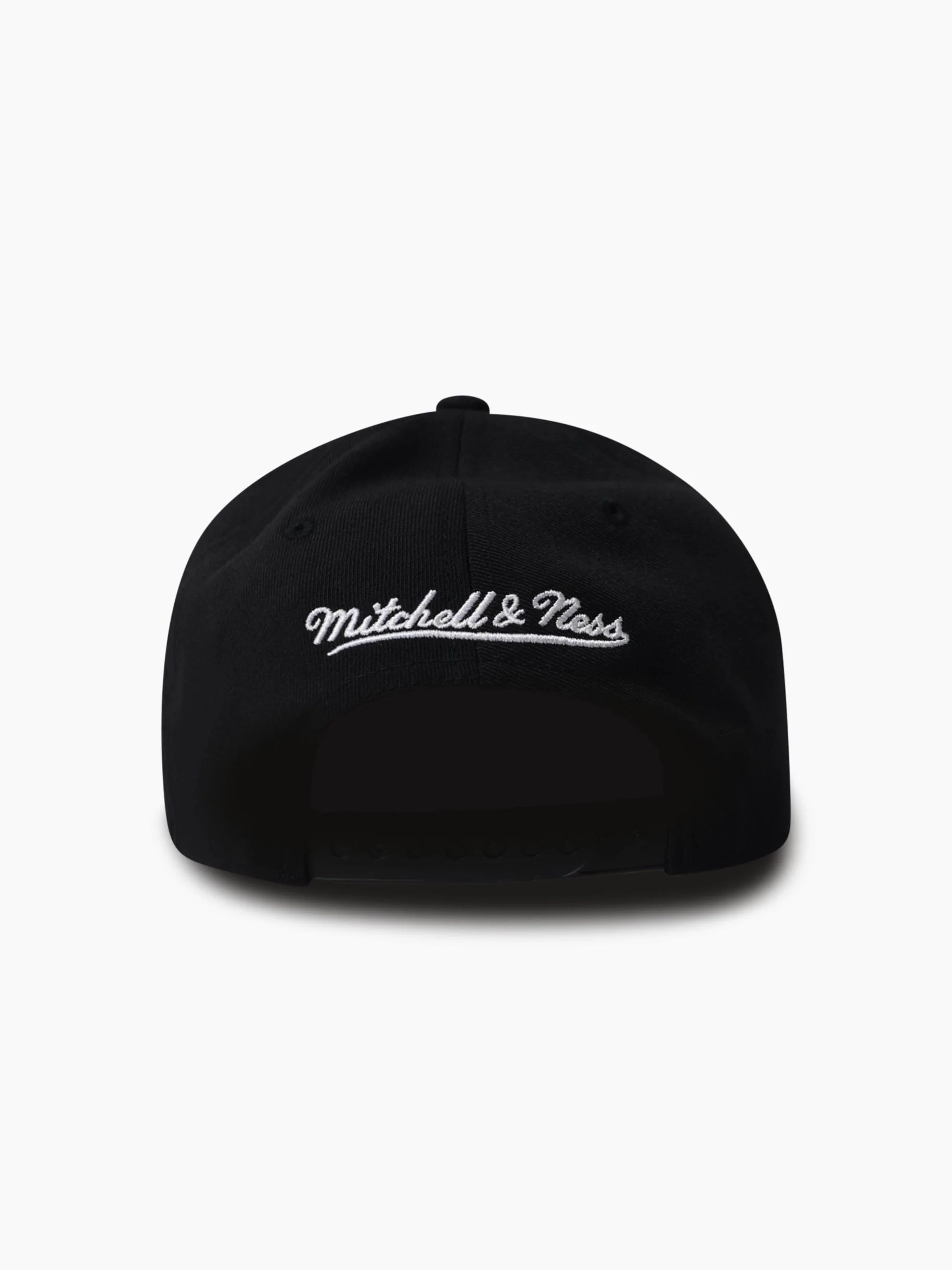 New York Knicks Black & White Flex 110 Snapback - Image 4