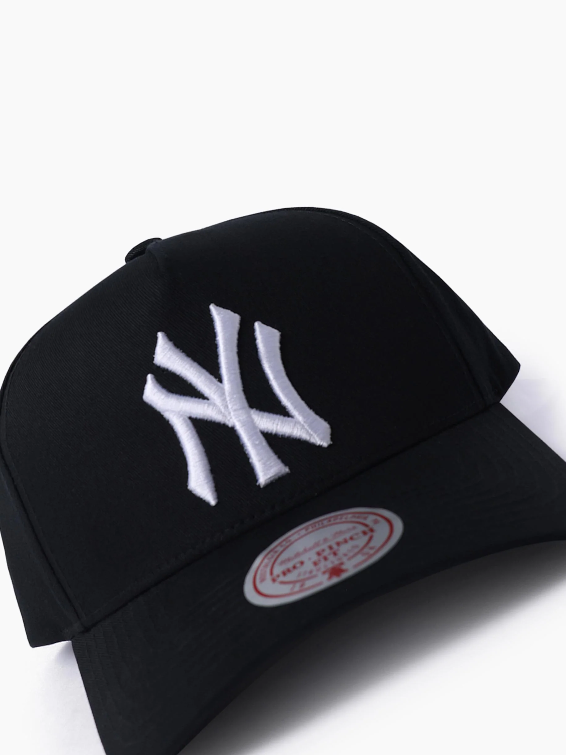 New York Yankees Black & White Pro Pinch Snapback - Image 2