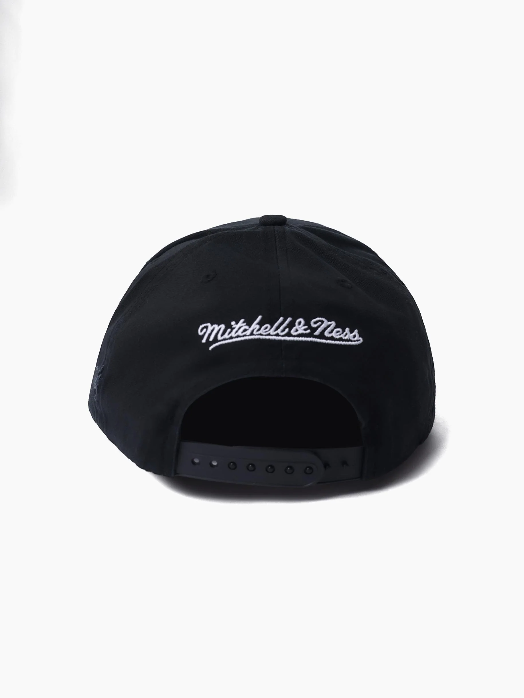 Chicago Bulls Damaged Pro Pinch Snapback - Image 4