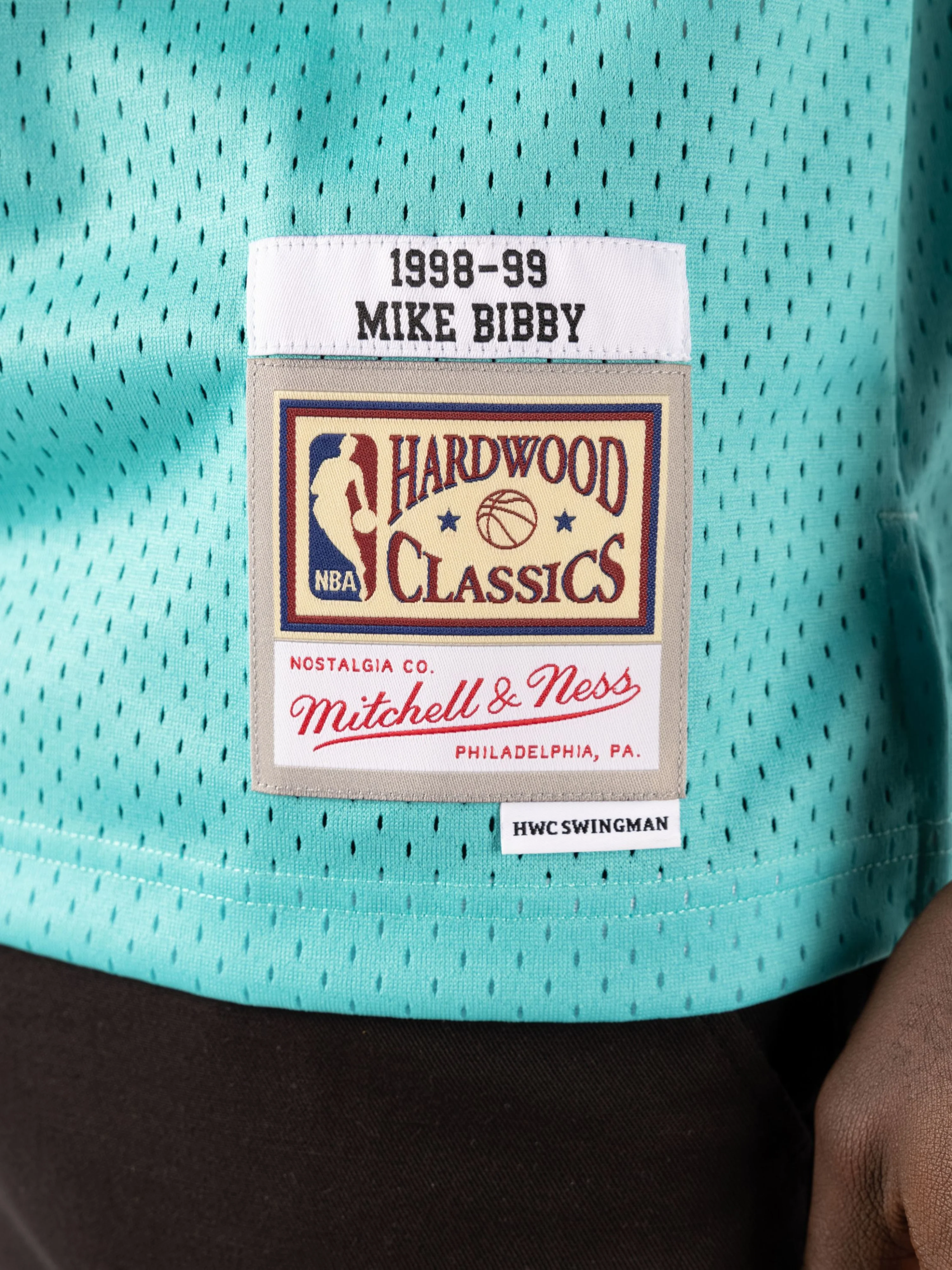 Mike Bibby 1998-99 Vancouver Grizzlies Road Swingman Jersey - Image 4