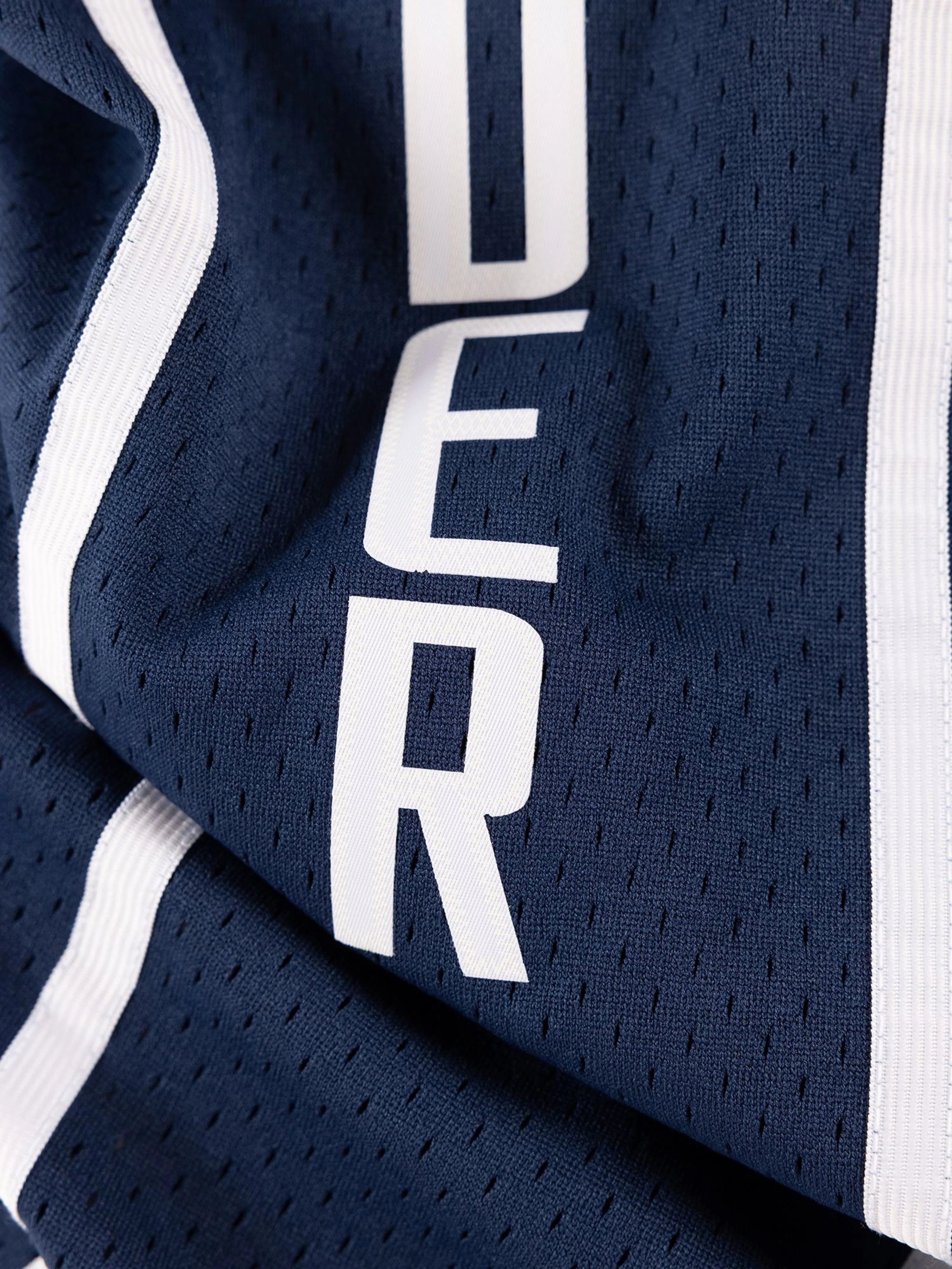 Russell Westbrook 2015-16 Oklahoma City Thunder Alternate Swingman Jersey - Image 5