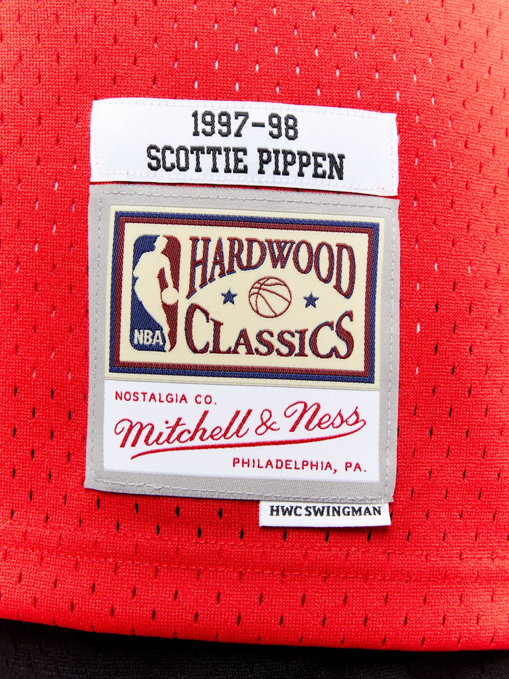 Scottie Pippen 1997-98 Chicago Bulls Road Swingman Jersey - Image 4