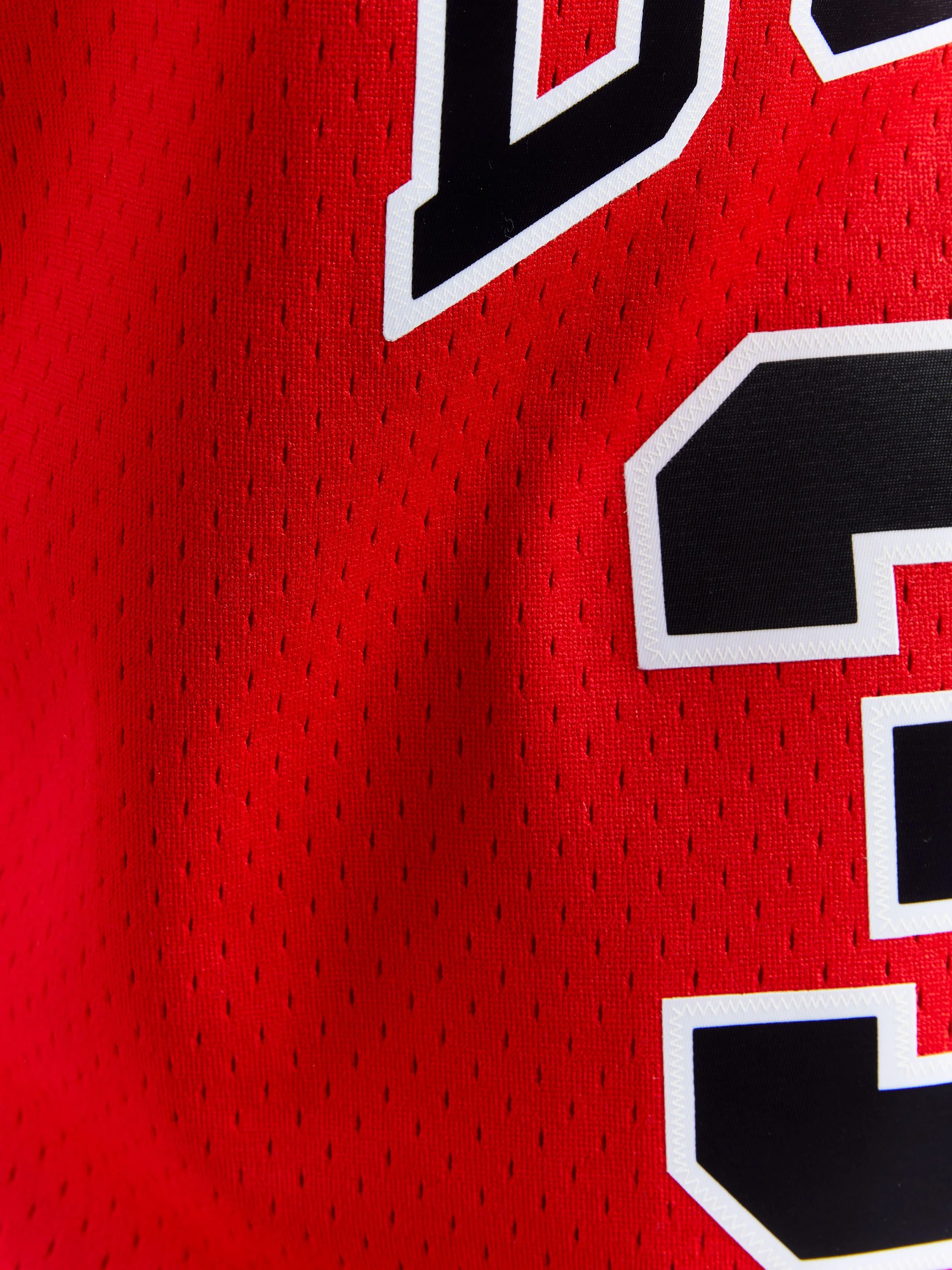Scottie Pippen 1997-98 Chicago Bulls Road Swingman Jersey - Image 5