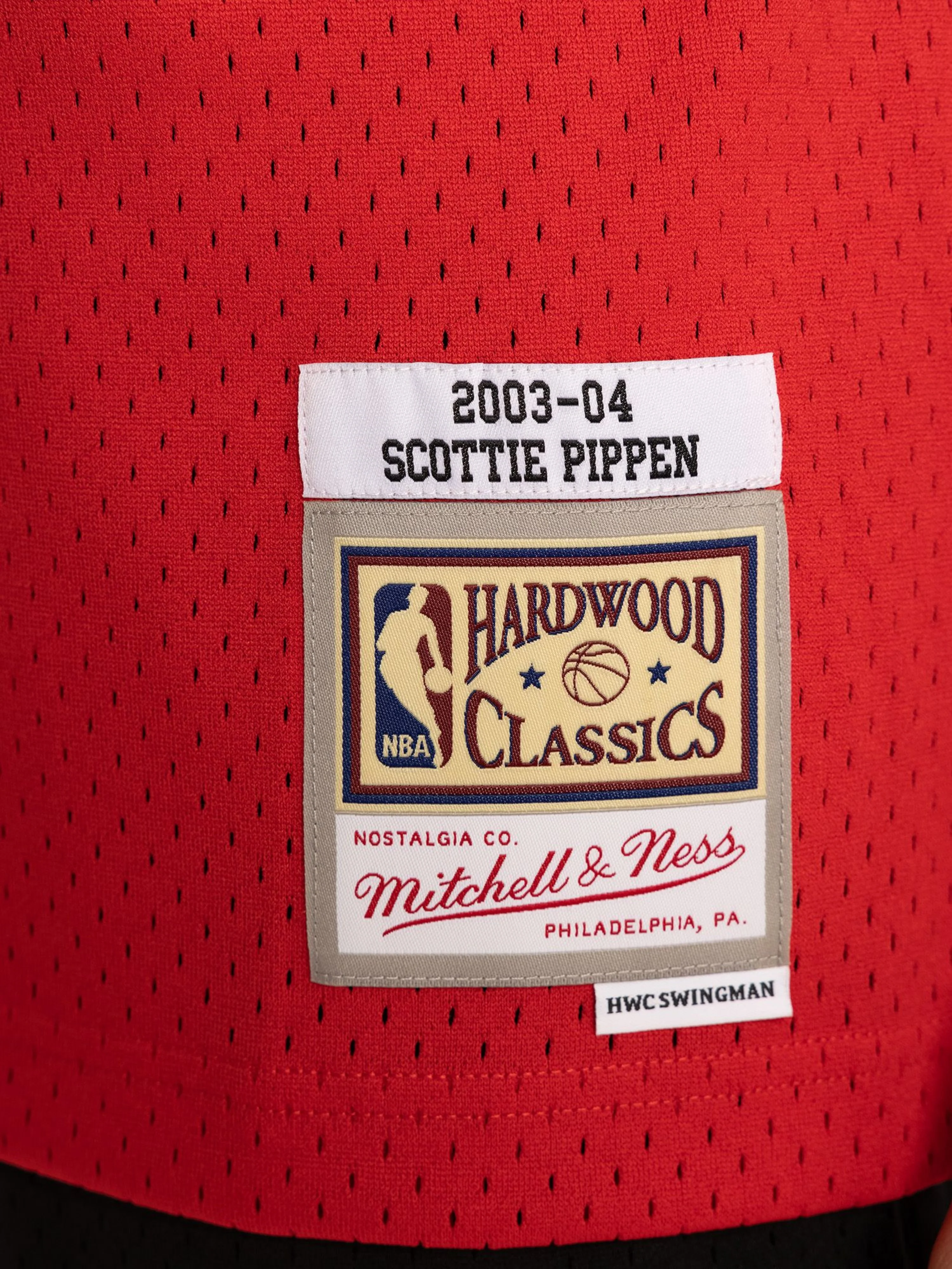 Scottie Pippen 2003-04 Chicago Bulls Home Swingman Jersey - Image 4