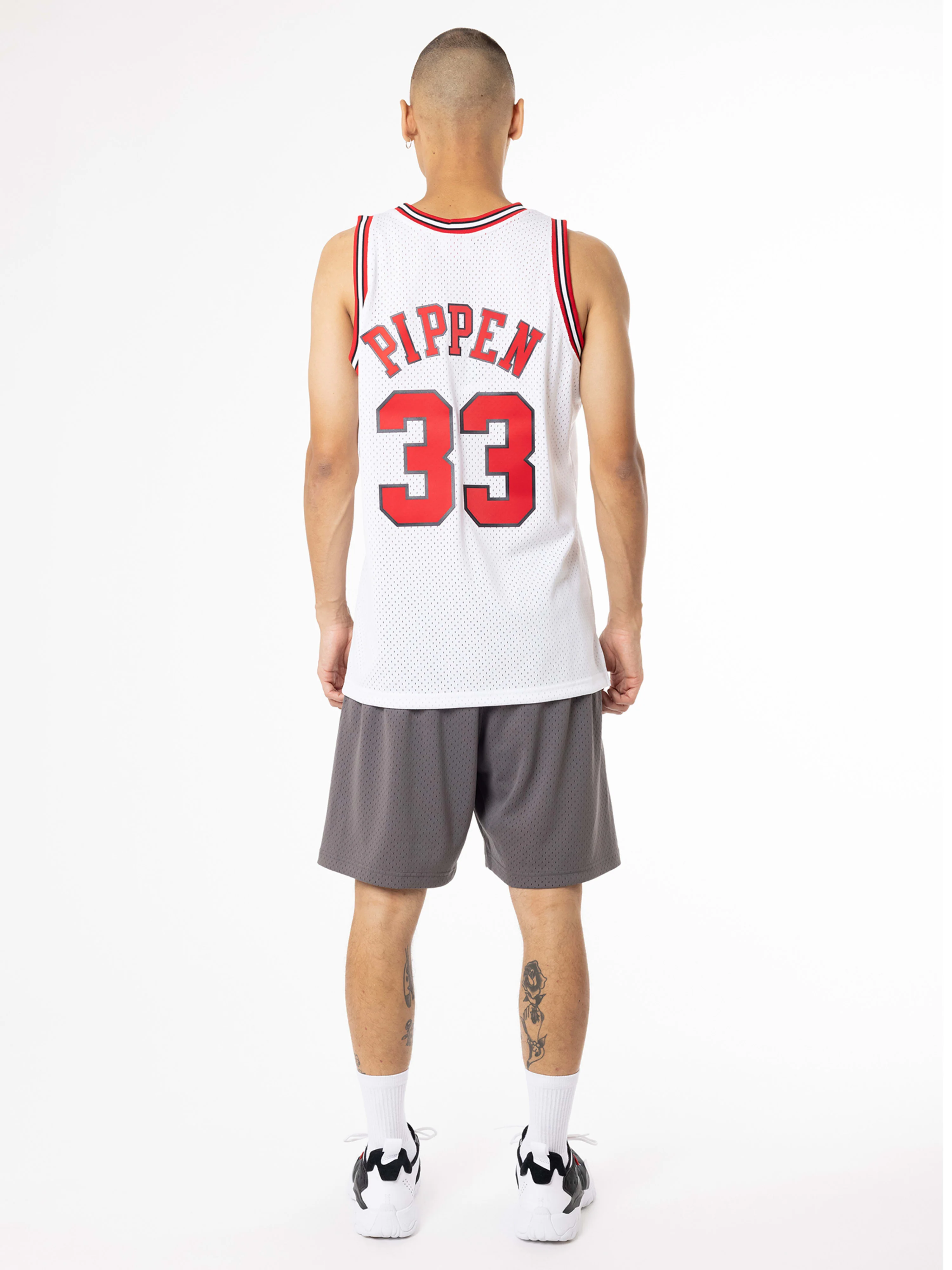 Scottie Pippen 1997-98 Chicago Bulls Home Swingman Jersey - Image 2