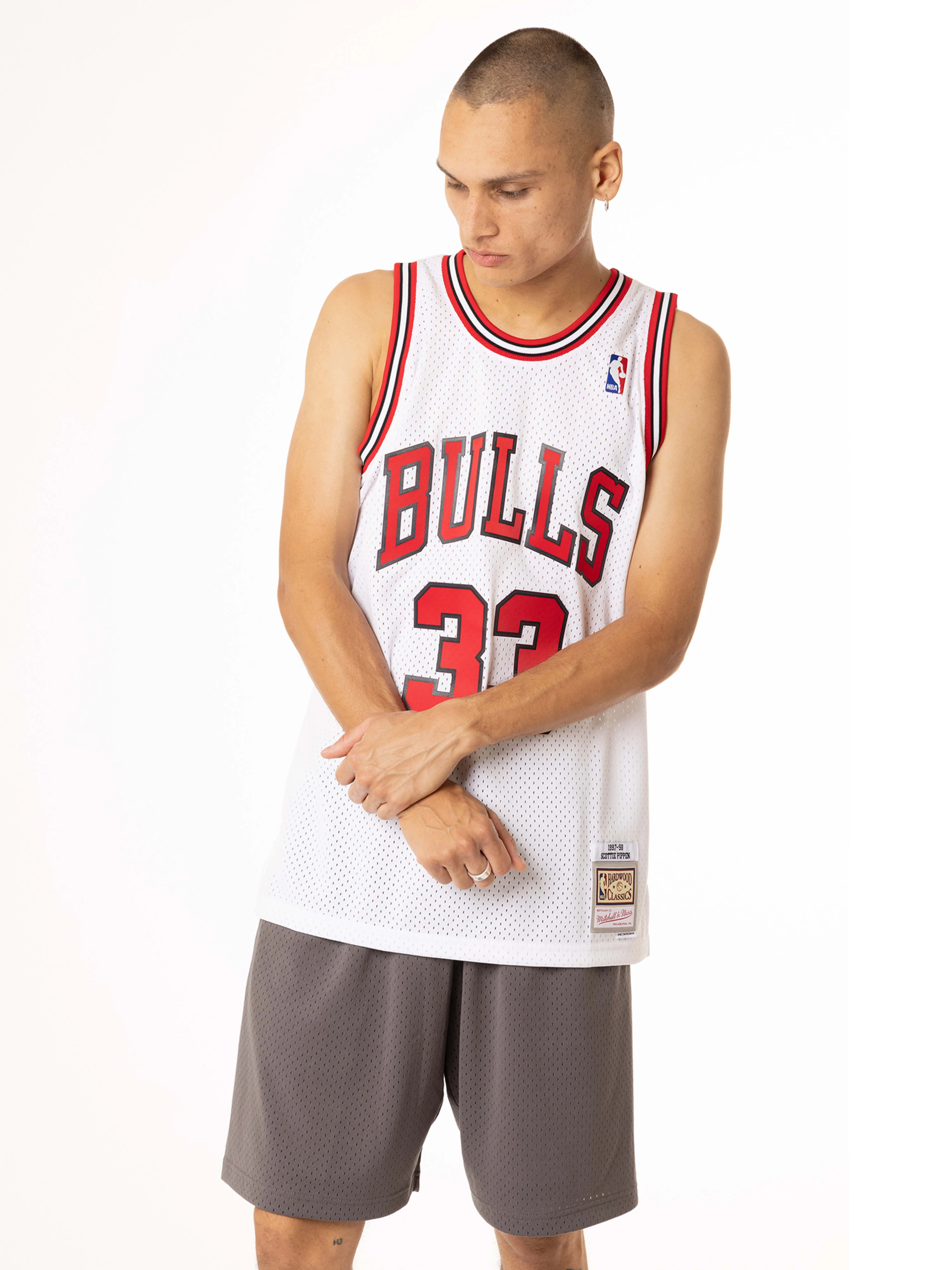 Scottie Pippen 1997-98 Chicago Bulls Home Swingman Jersey - Image 3