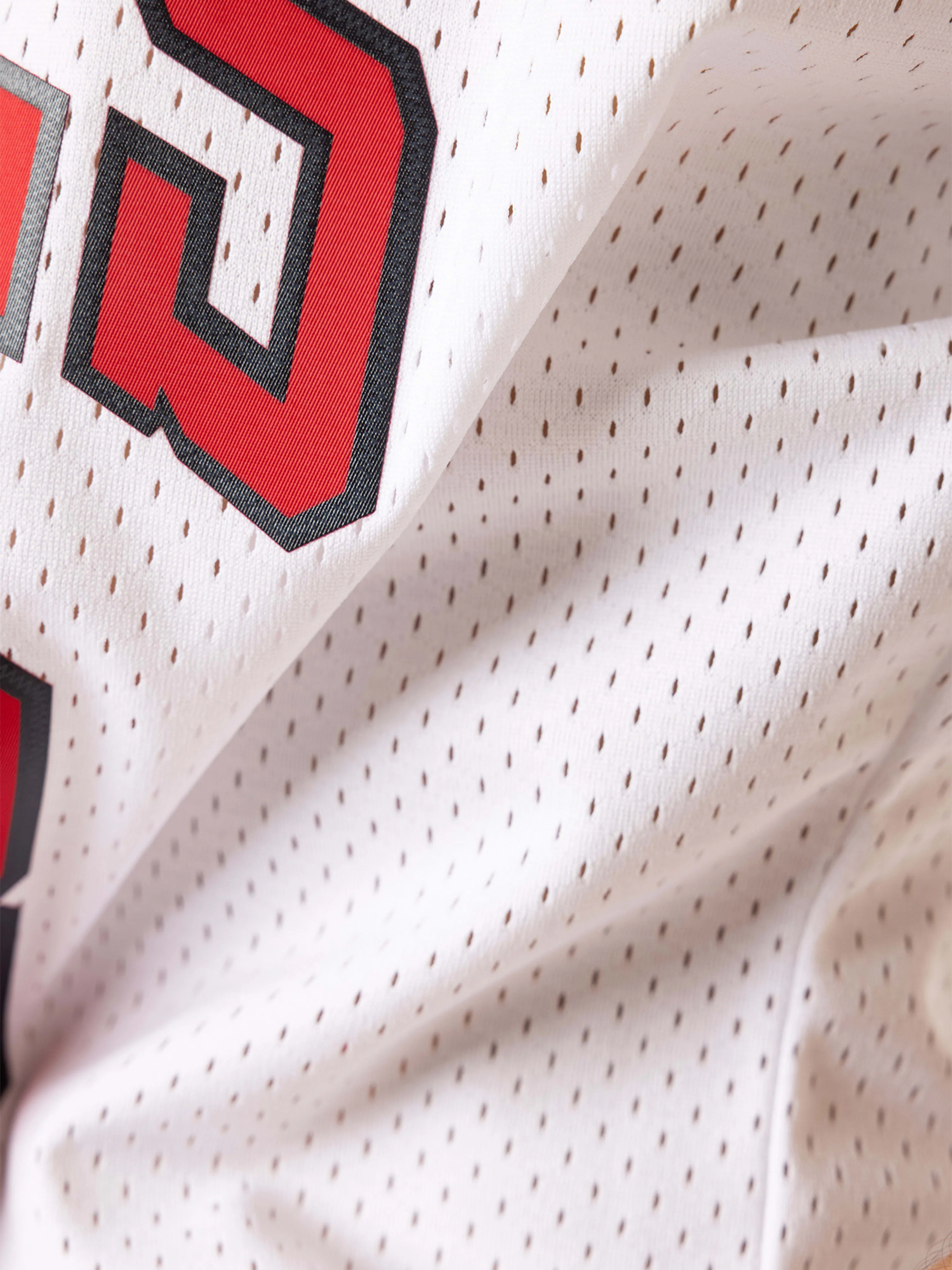 Scottie Pippen 1997-98 Chicago Bulls Home Swingman Jersey - Image 5