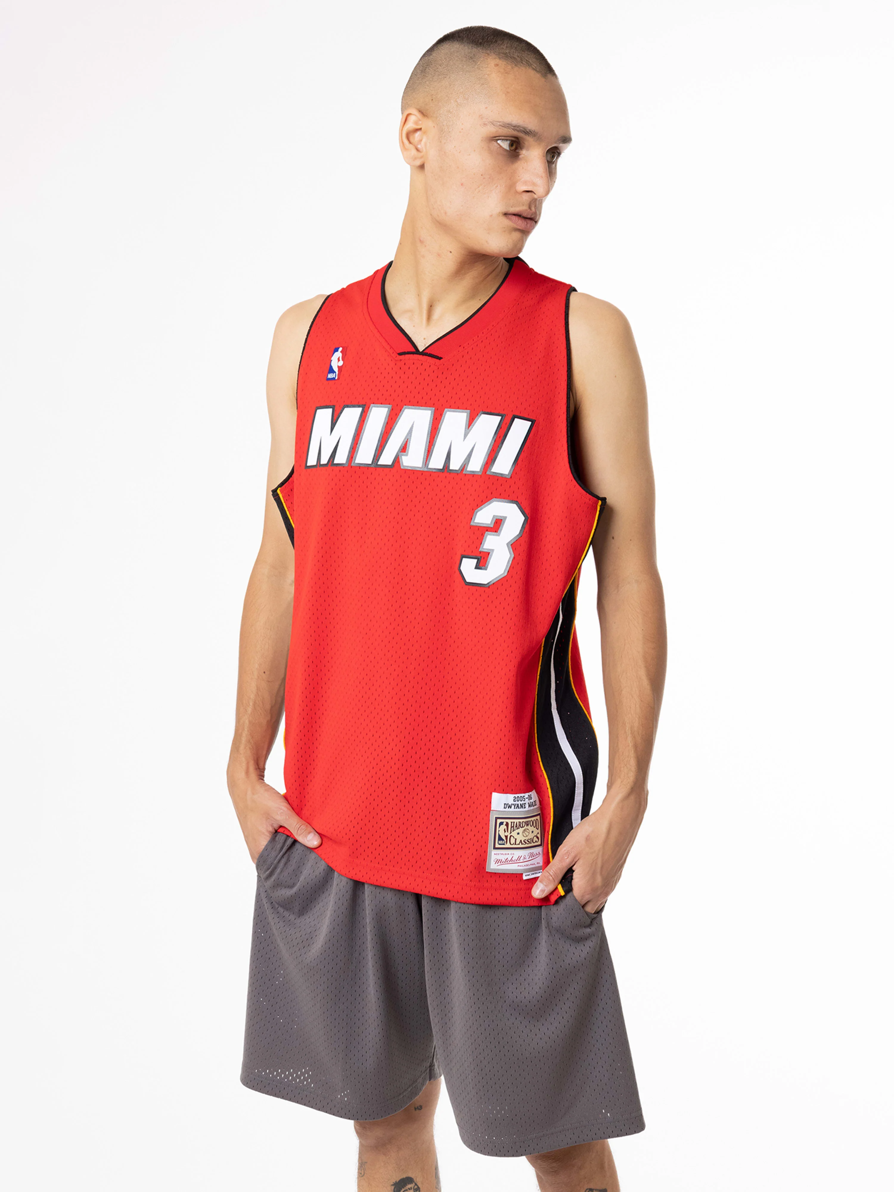 Dwyane Wade 2005-06 Miami Heat Road Swingman Jersey - Image 3