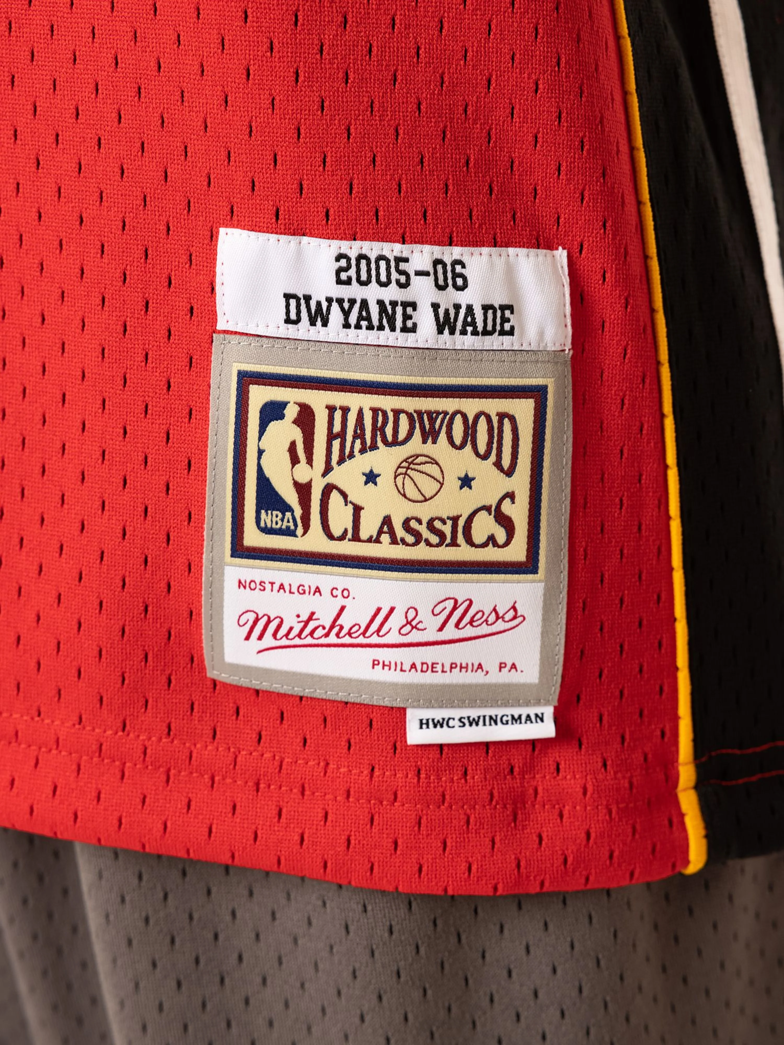 Dwyane Wade 2005-06 Miami Heat Road Swingman Jersey - Image 4