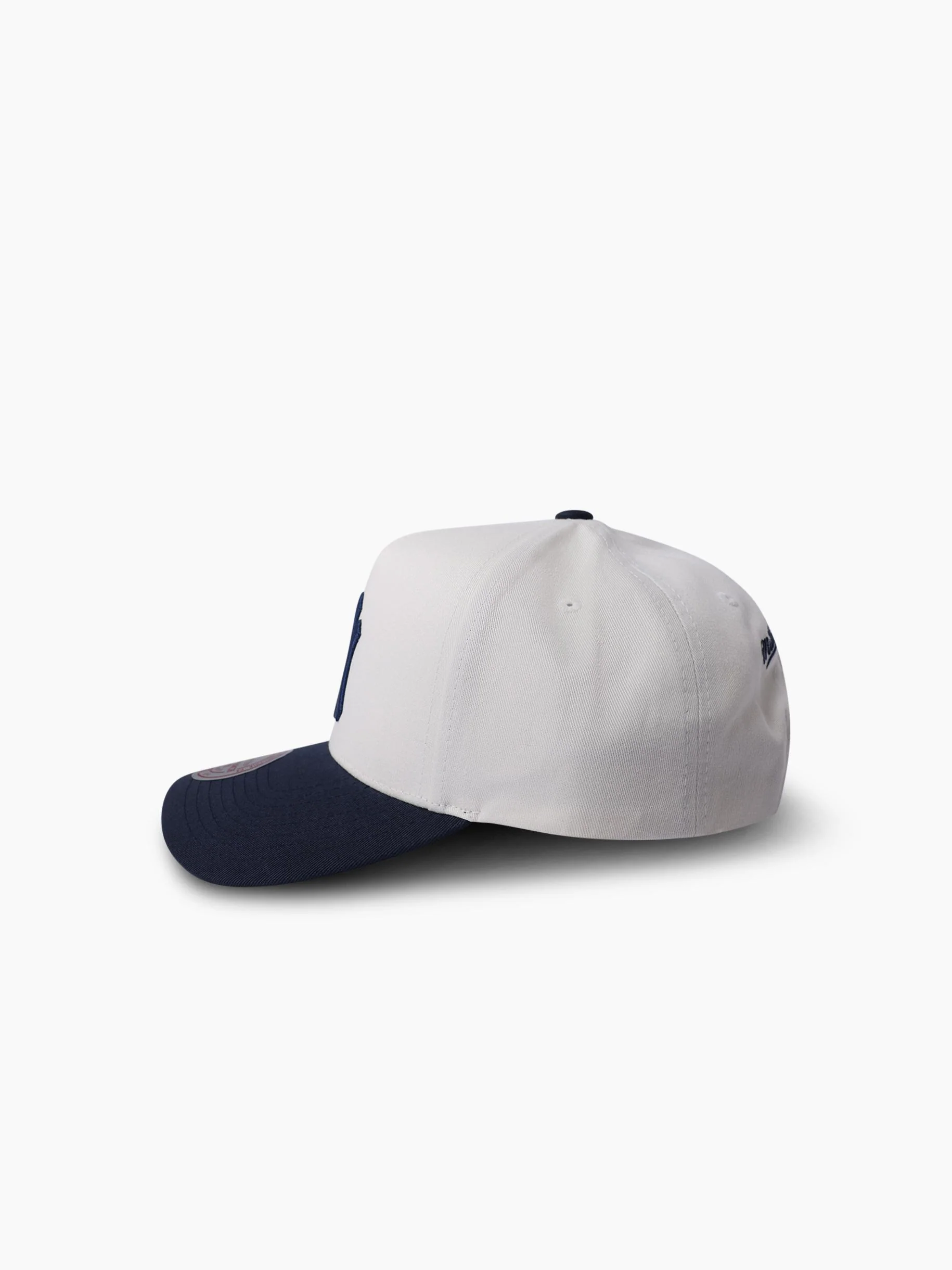 New York Yankees White & True Classics Pro Pinch Snapback - Image 3
